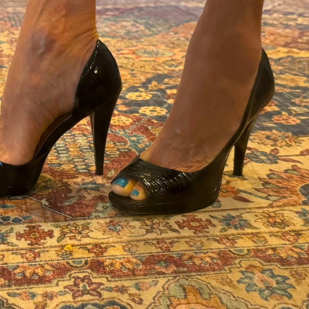 Jessica Simpson Retro Black platform, peep toe stiletto Size 7.5 gently worn.